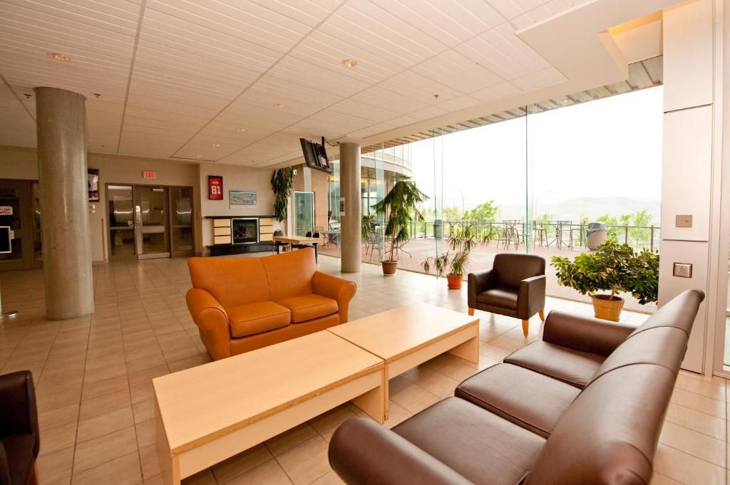 Residence & Conference Centre - Kamloops Bagian luar foto